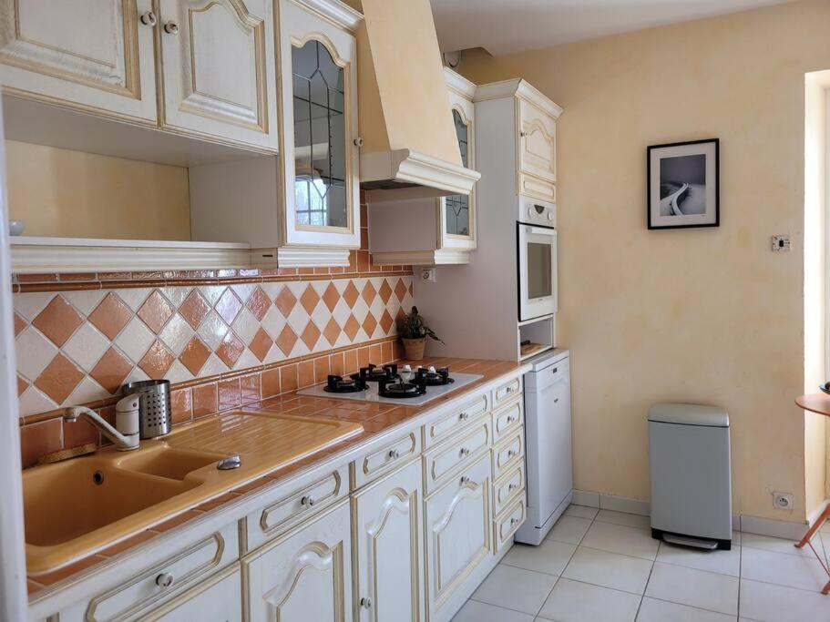 Maison Au Calme A 2 Pas Du Port Канкаль Экстерьер фото